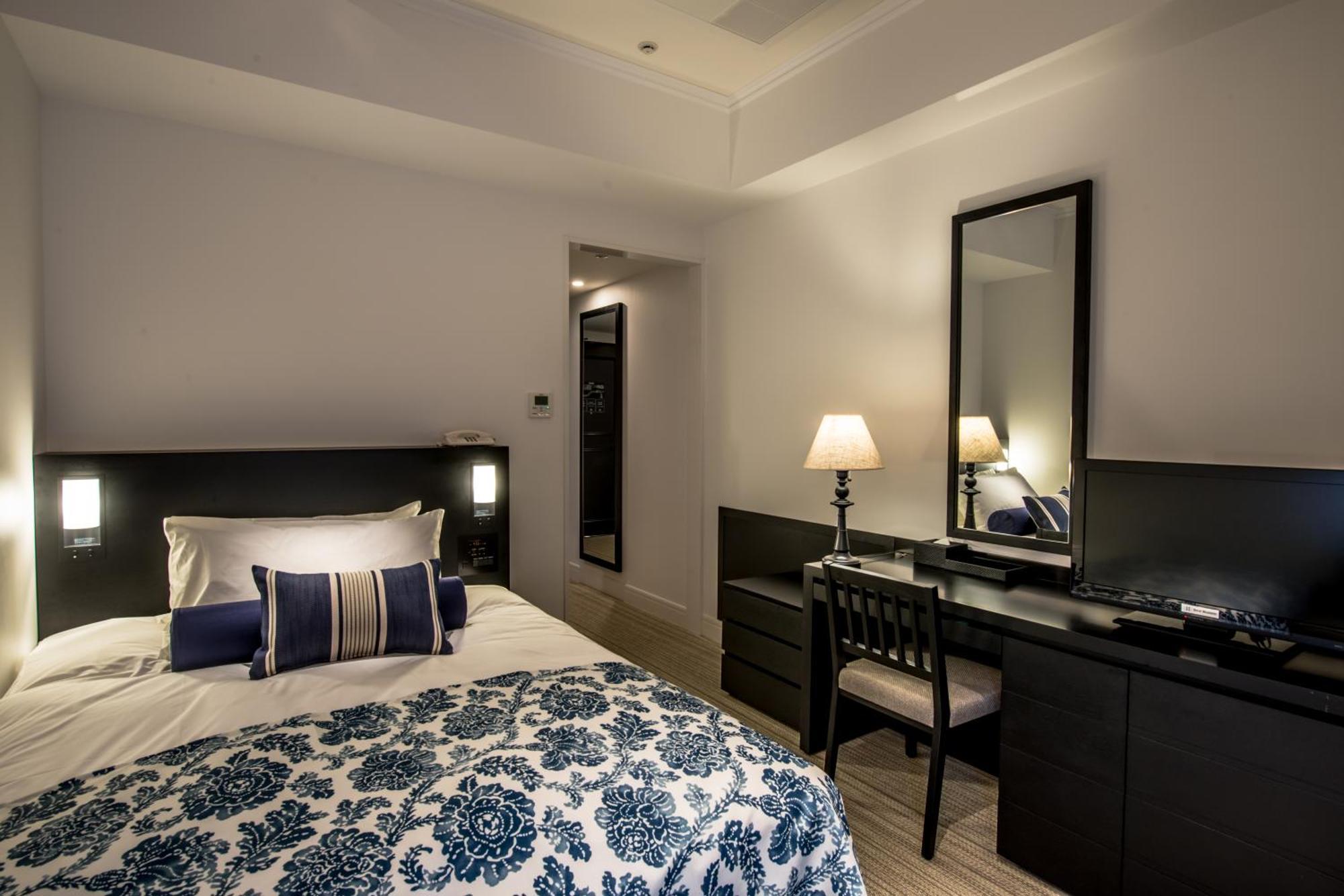 Hotel Monterey Okinawa Spa & Resort Onna Luaran gambar A bedroom at the hotel