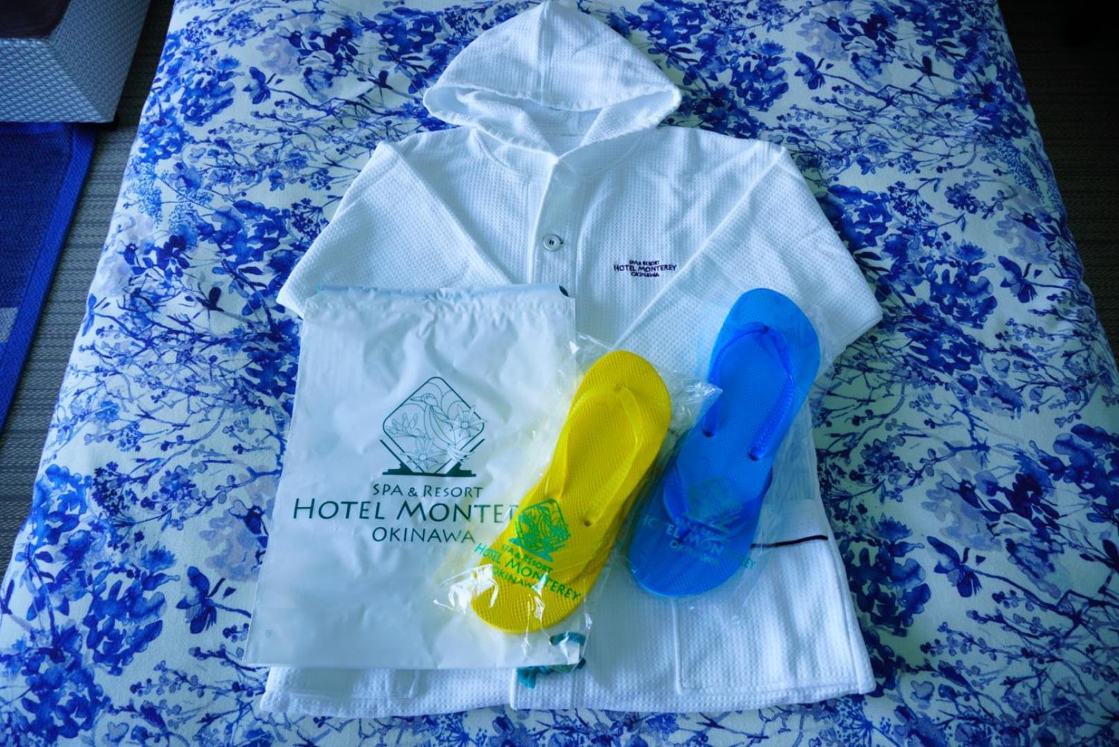 Hotel Monterey Okinawa Spa & Resort Onna Luaran gambar A disposable rain poncho