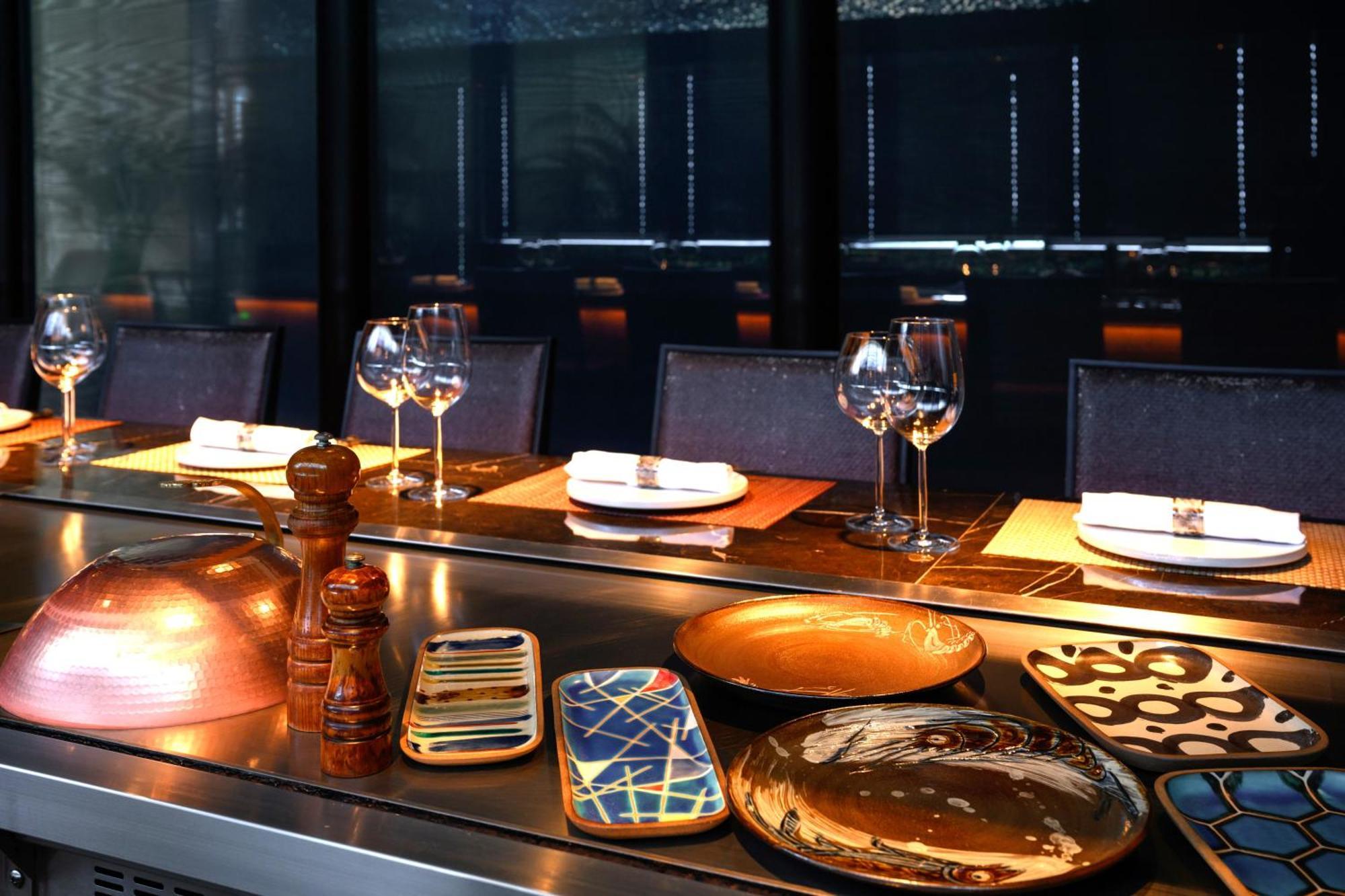 Hotel Monterey Okinawa Spa & Resort Onna Luaran gambar A table at a restaurant