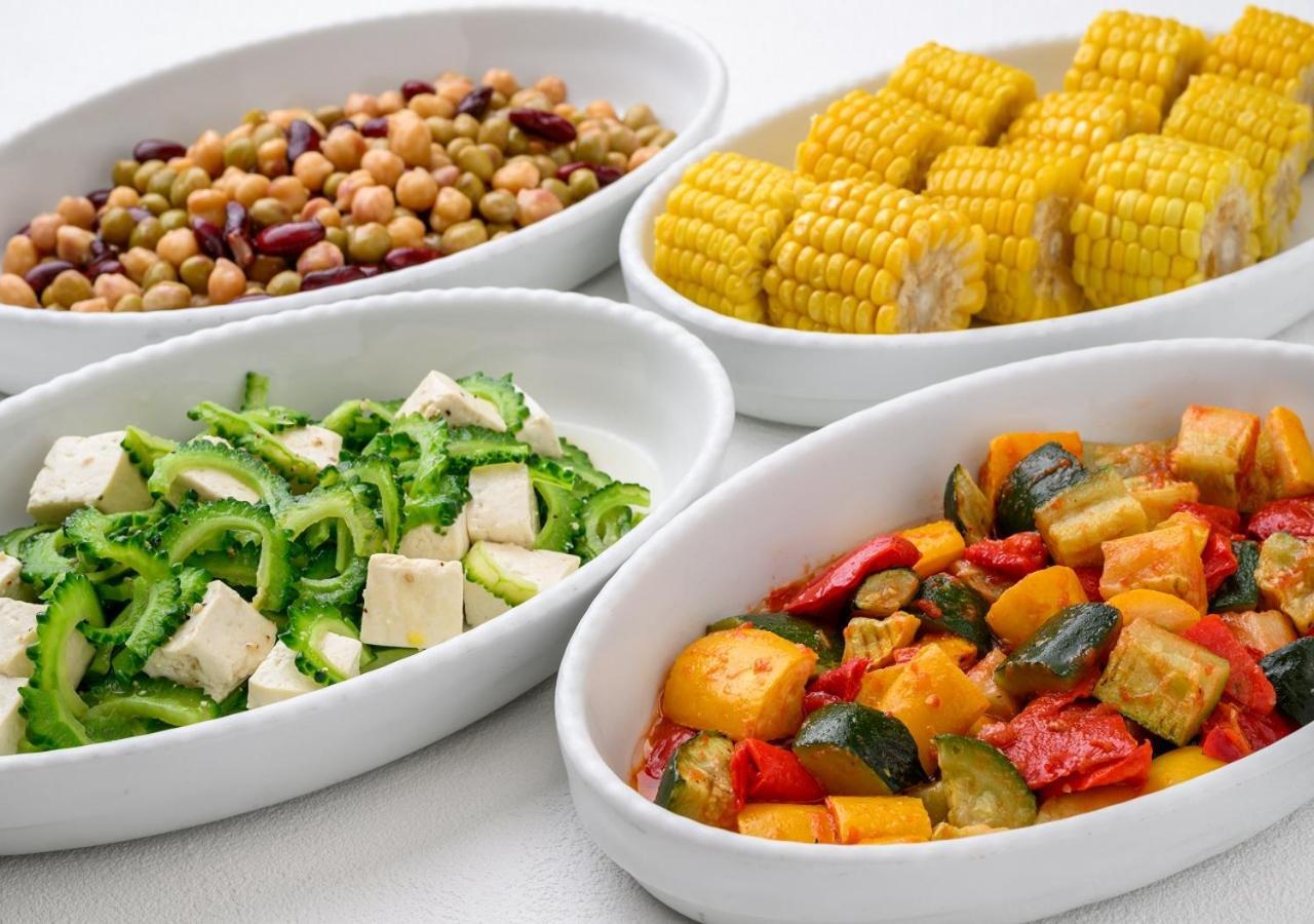 Hotel Monterey Okinawa Spa & Resort Onna Luaran gambar A selection of vegetarian dishes