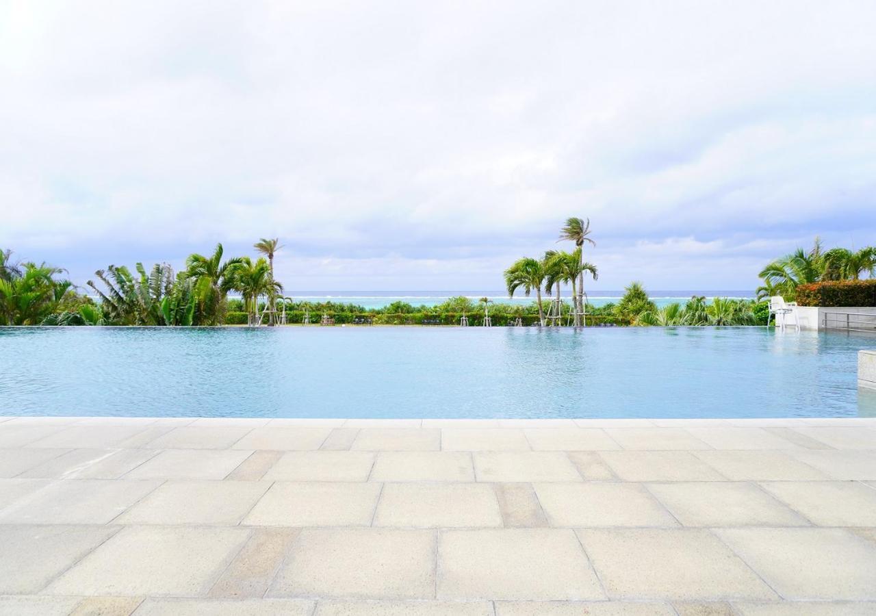 Hotel Monterey Okinawa Spa & Resort Onna Luaran gambar Infinity pool at the Ritz-Carlton, Cancun