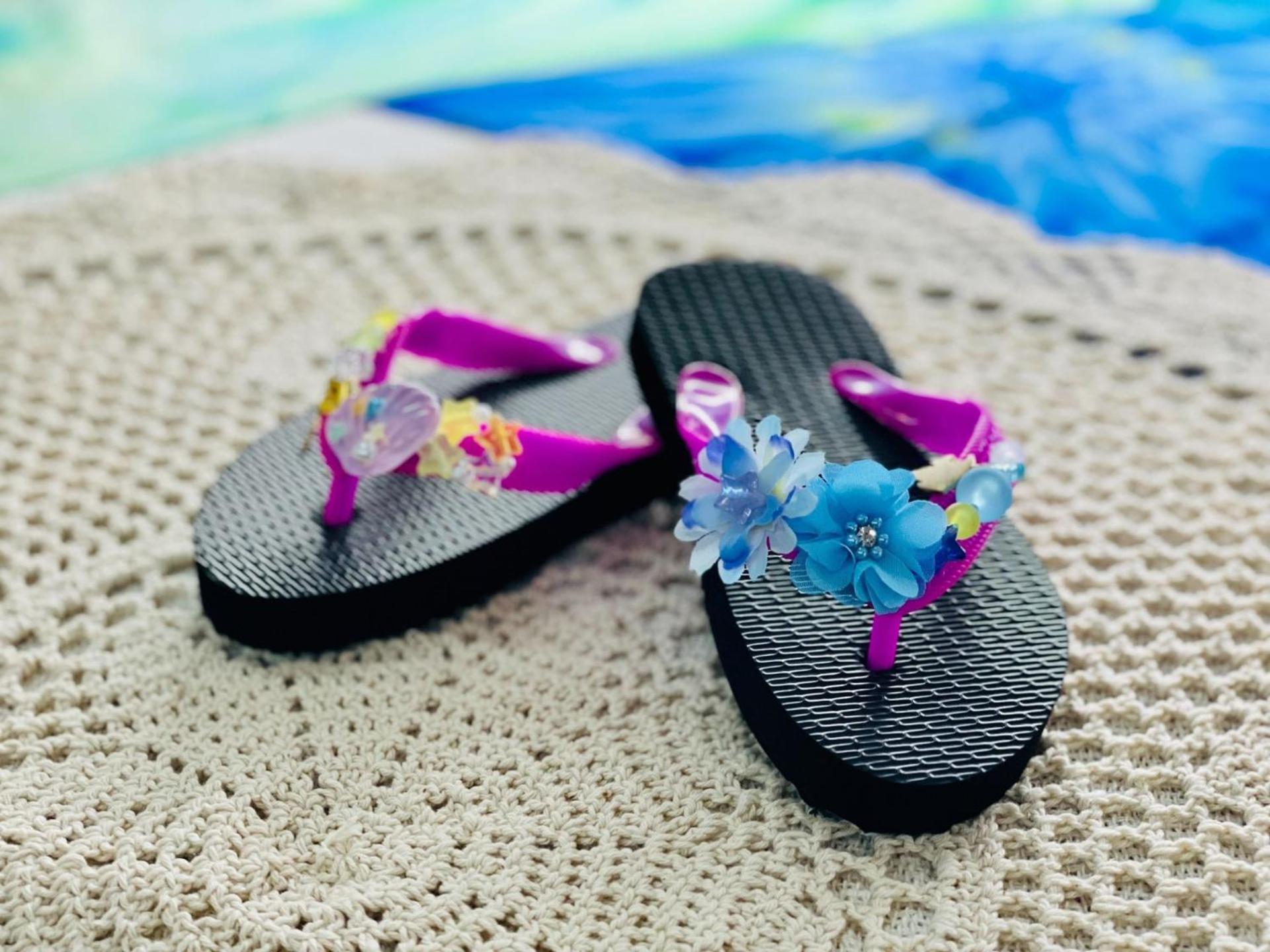 Hotel Monterey Okinawa Spa & Resort Onna Luaran gambar Flip-flops