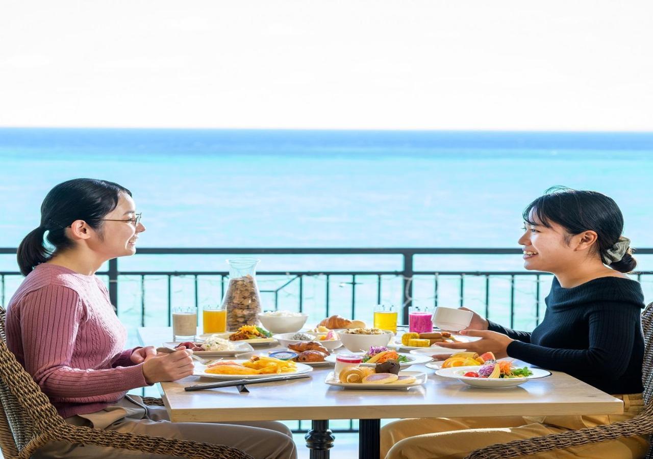 Hotel Monterey Okinawa Spa & Resort Onna Luaran gambar A breakfast at the hotel